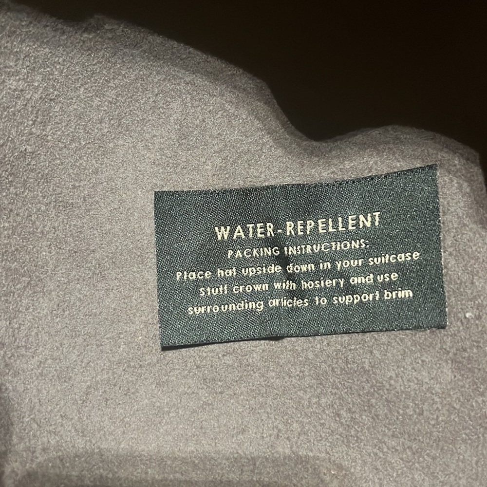 Waterproof hat - Picture 2 of 4